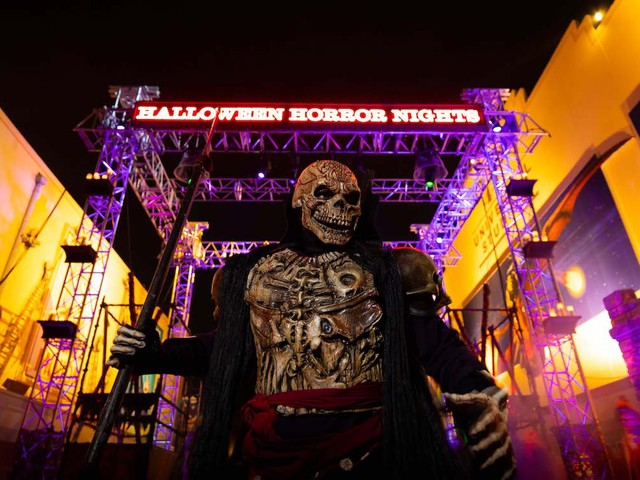 "Halloween Horror Nights", lebendes Skelett