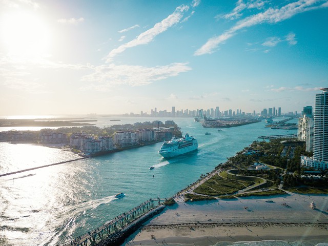 Kreuzfahrtschiff, South Beach (Miami Beach)