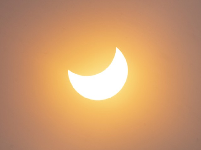 Sonnenfinsternis: Der Mond schiebt sich vor die Sonne.